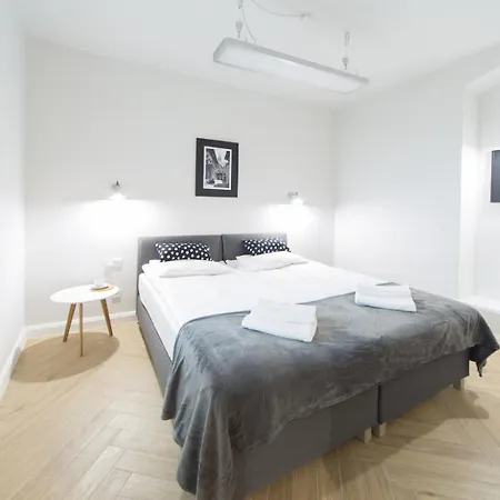 M5 Main Square Stylish One Bedroom *