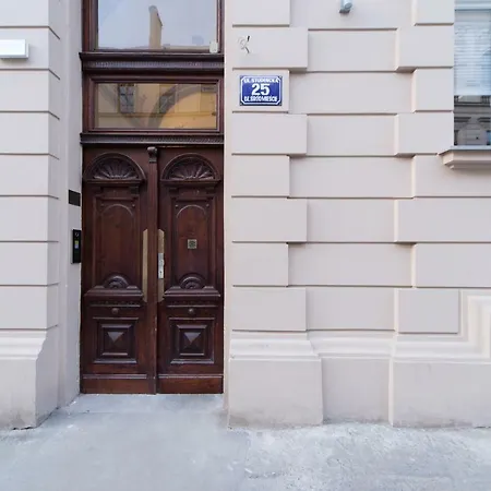 M5 Main Square Stylish One Bedroom *