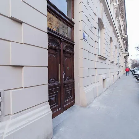 M5 Main Square Stylish One Bedroom Apartament *