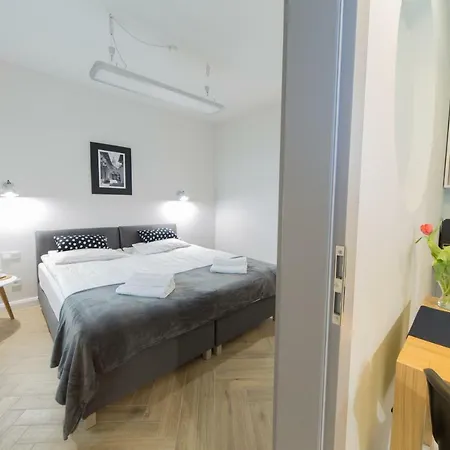 M5 Main Square Stylish One Bedroom كراكوفيا